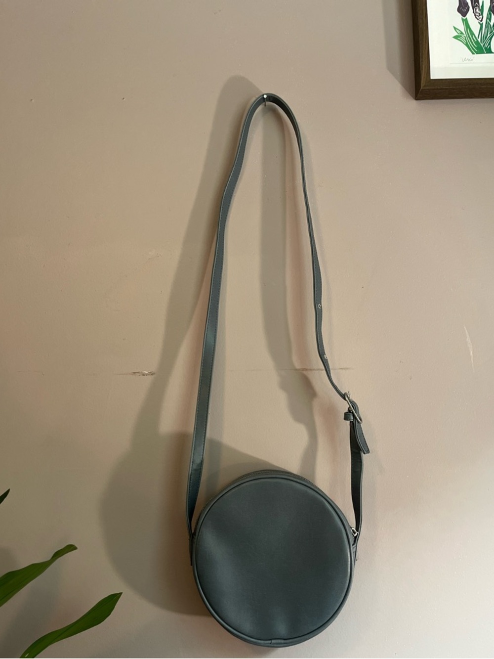 MATT & NAT Round Crossbody Bag in Slate Gray